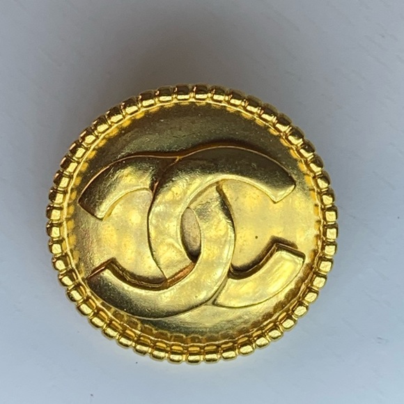 CHANEL 24K Gold Plated Interlocking CC Embossed Clip-on Earrings 1996A - Picture 7 of 14
